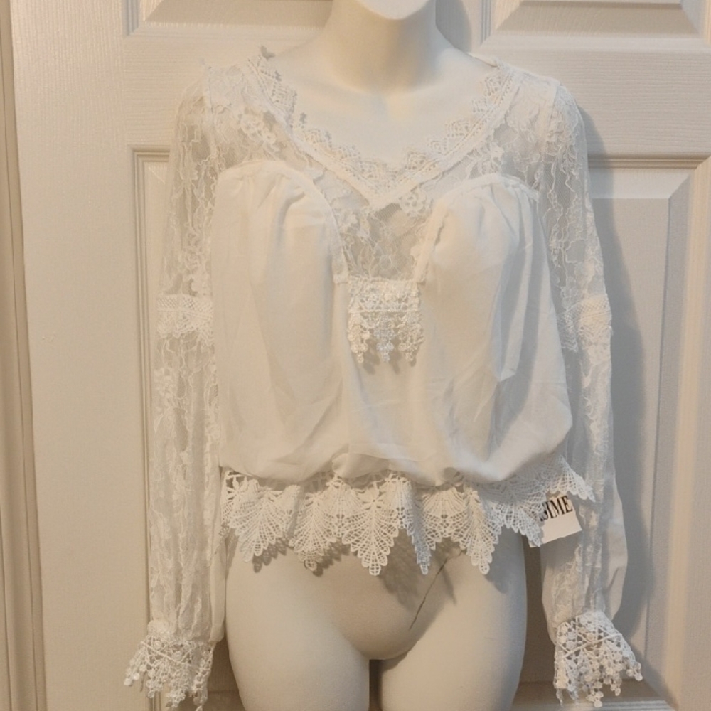 Chic White Lace Blouse for Women